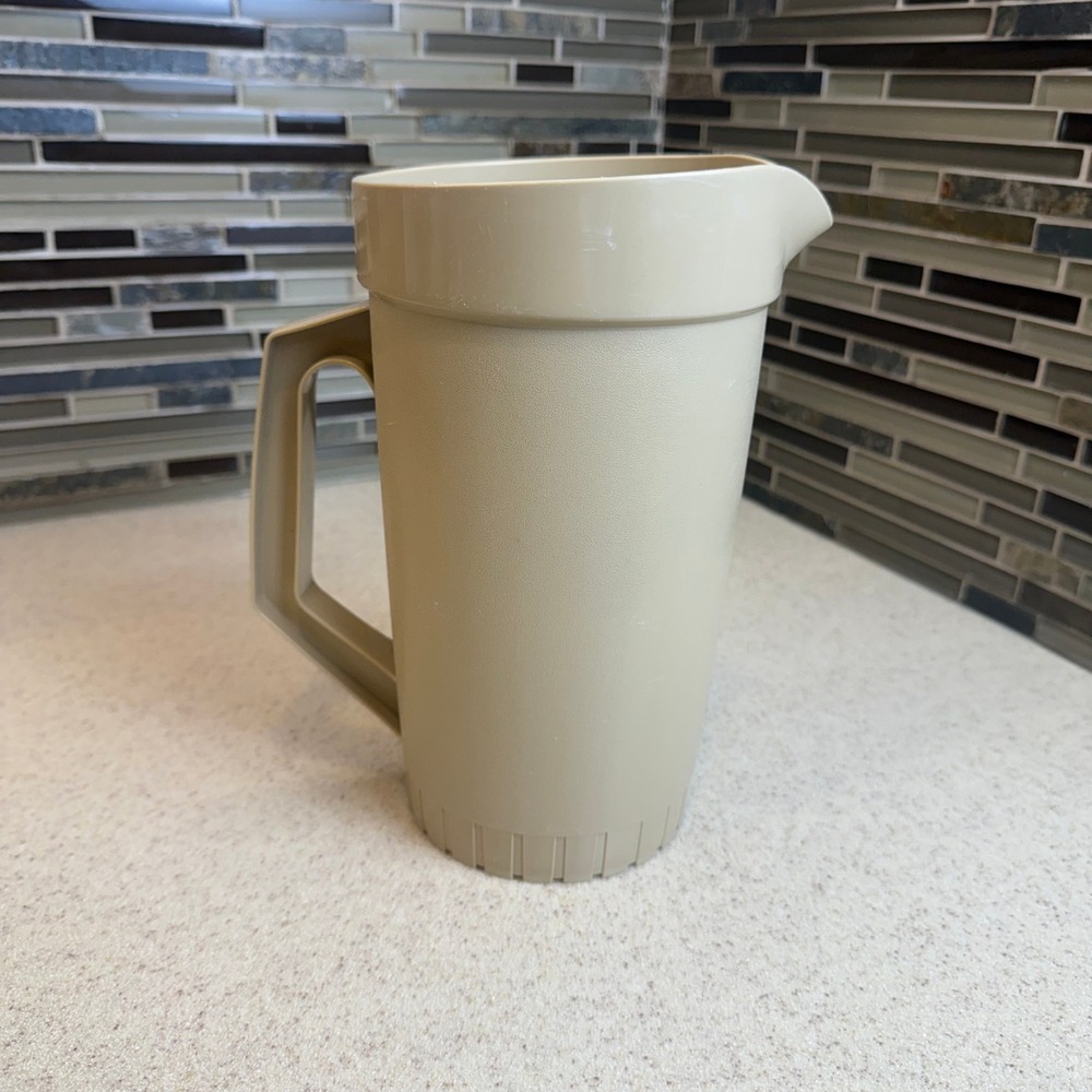 Vintage Tupperware 800-6 Almond Beige Plastic Beverage Pitcher 2 Quart NO LID - Picture 11 of 12